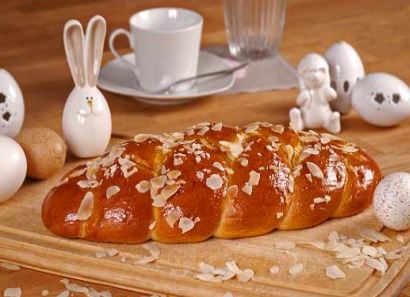 Osterzopf mit Marzipan
